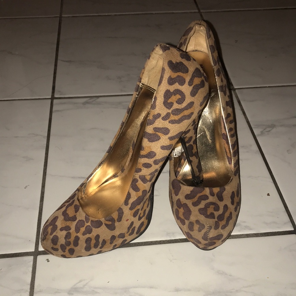Women leopard heels